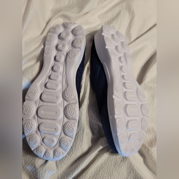 NWT MENS MESH COMFORT WALKING SNEAKER BEACH SHOE - Picture 2 of 8